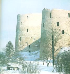 Башни Изборской крепости